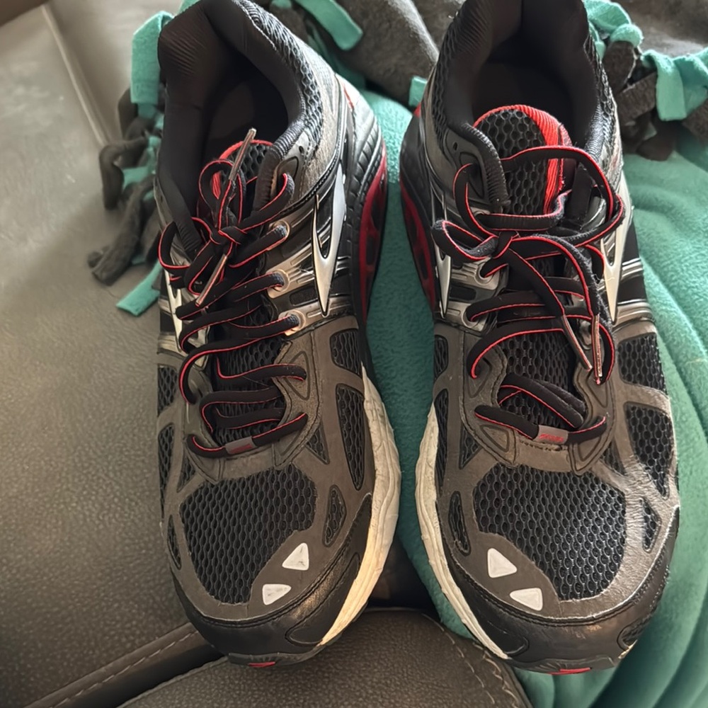 Brooks Black and Red Athletic Shoes with Breathable Mesh